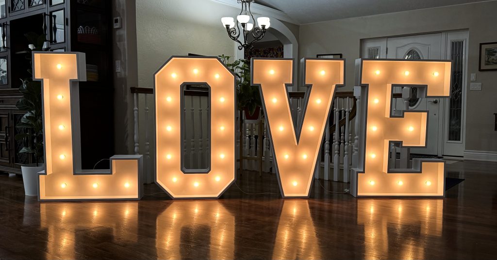 Love Marquee 4ft Light-up letters